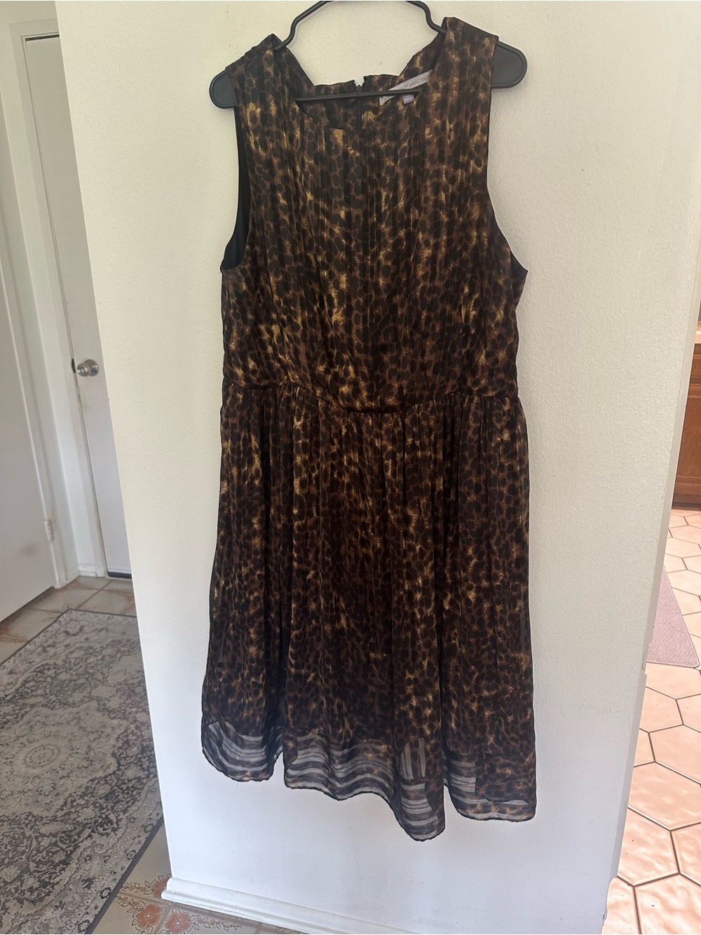 Carmen Marc Valvo Leopard Print Midi Dress in Brown and Black 18W
B5